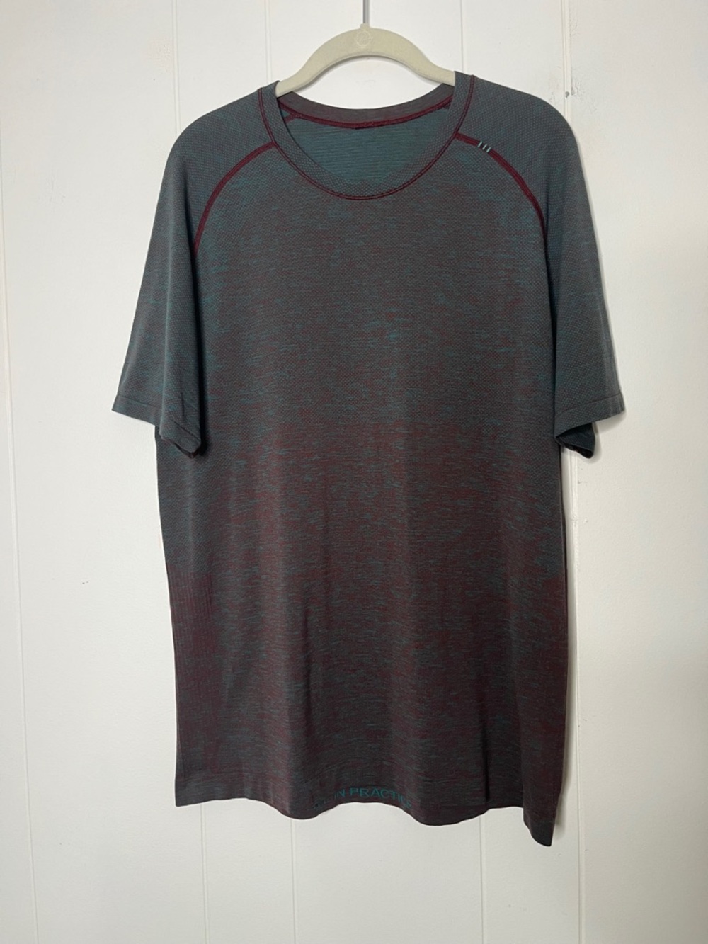Lululemon Men's Short Sleeve Performance Tee - Heathered Green-Burgundy L